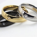 แหวน Stainless Steel แหวนเงิน แหวนทอง แหวนสีดำ แหวนเกลี้ยง ดีไซน์ ฝังเพชร CZ ตรงกลาง 1 เม็ด สวยหรู มีดีไซน์ แหวนผู้ชาย ผู้หญิง ใส่ได้ 241600