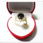 แหวนทอง 5 ไมครอน ประดับไพลินล้อมเพชร ดอกไม้