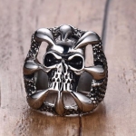 แหวนผู้ชาย แหวนเงิน Stainless Steel แหวนสไตล์ ร็อค พังค์ ดีไซน์ เป็น กรงเล็บ หุ้ม หัวกะโหลก สีเงิน แหวน เท่ ๆ สไตล์ วัยรุ่น 970399