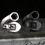 แหวนแนว ร็อค พังค์ แหวน Stainless Steel สีดำ และ สีเงิน ดีไซน์ รูป เครื่องมือช่าง รูปประแจ เก๋ ๆ แหวน แนววิศวกร เท่ ๆ ของขวัญสุดหรู 643959