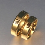 แหวนคู่ แหวนคนรัก แหวนหมั้น แหวนแต่งงาน แหวนทอง ดีไซน์เป็นคู่ เลเซอร์ มงกุฏ สวย ๆ แบบฝรั่ง 974162
