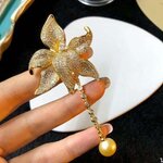 เข็มกลัด ติดเสื้อ เข็มกลัด ดอกไม้ สีทอง ฝังเพชร CZ AAA สุดหรู ห้อย มุุกสีทอง เข้าชุดกัน 670169