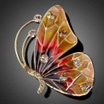 เข็มกลัดติดเสื้อ ติดปกเสื้อ เครื่องประดับ ติดเสื้อ เข็มกลัด รูปผีเสื้อ สีทอง ฝังเพชร คริสตัลแท้ Swarofski สุดหรู เคลือบสีทอง ขอบทอง 18 K 971387