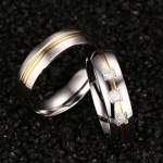 แหวนคู่ ดีไซน์หรู แหวนหมั้น แหวนแต่งงาน แหวนเงิน Stainless แท้ ใส่ทนทาน แหวนเงินดีไซน์คาดทองตรงกลาง ผู้หญิงฝังเพชร CZ AAA 187685