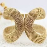 กำไลข้อมือ ทองสังเคราะห์ แบบสวย ออกแบบลักษณะคล้ายโซ่ เรียงกัน no 43084