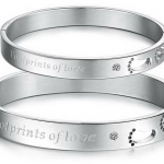 สร้อยข้อมือผู้ชาย ผู้หญิง สร้อยข้อมือ คู่ สแตนเลส สีเงิน แกะลาย Footprint of Love แกะรอย รูปเท้า ฝังเพชร CZ คริสตัลแท้ Swiss 967592