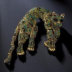 เข็มกลัด เสือดาว สไตล์ เสือโบราณ ยุคอียิปต์ ตกแต่งด้วย คริสตรัลแท้ สีเขียว มรกต สวยหรู ชิ้นใหญ่ 556644