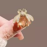 เข็มกลัด เพชร รูปผึ้ง เพชร CZ AAA ใส เม็ดใหญ่ กลางลำตัวผึ้ง เข็มกลัดติดเสื้อ รูปผึ้งสวย ๆ 834182