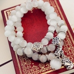 สร้อยข้อมือ Hand made ร้อยคริสตัล แท้ สีขาวขุ่น มีสเน่ห์ สร้อยข้อมือแห่งความโชคดี สร้อยข้อมือ Multi Layer ห้อยจี้ ของขวัญแทนใจ สุดหรู 475450