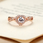 แหวนทองฝังเพชร แหวนทอง ผู้หญิง แหวนฝังเพชร รูปหัวใจ ล้อมเพชร แหวนหมั้น แหวนแต่งงาน ผู้หญิง 428671