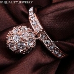 แหวนหมั้น แหวนแต่งงาน แหวนทอง 18 K ประดับลูกตุ้ม ฝังเพชร CZ ดีไซน์เก๋ ไม่ซ้ำใคร no 104475