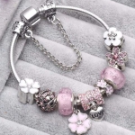 สร้อยข้อมือ Diy สร้อยข้อมือ สไตล์ pandora จี้ดอกไม้ ดอกโคลเว่อร์ สัญลักษณ์ แห่งโชคดี ของขวัญให้แฟน 736073