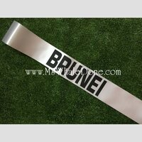 แบบที่10. ขาว อักษรดำ BRUNEI ขนาด6×200 ซม. ผ้ามันเงา ปลายหางปลาตัดออกได้ ผ้าไม่รุ่ย