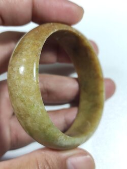 กำไลหยกน้ำผึ้ง