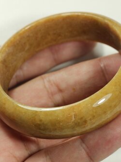 กำไลหยกน้ำผึ้ง