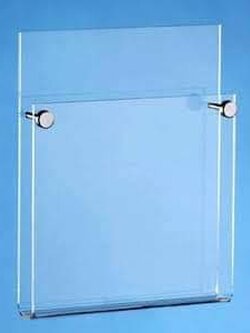 กล่องโบรชัวร์แบบติดผนัง